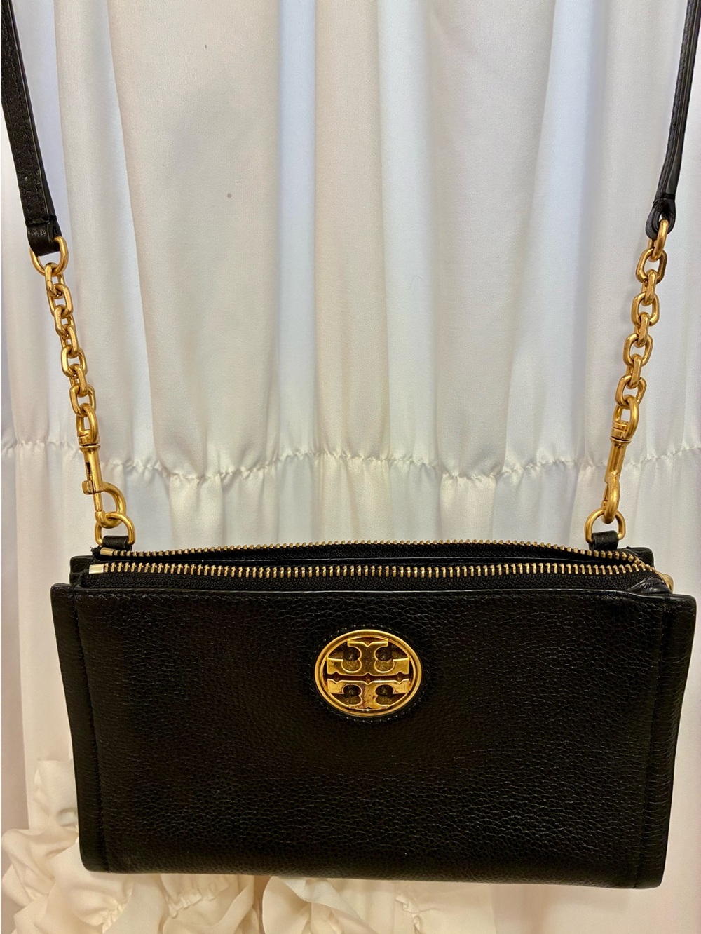 Tory Burch Black Pebbled Leather Crossbody with Gold Logo and Chain🌺